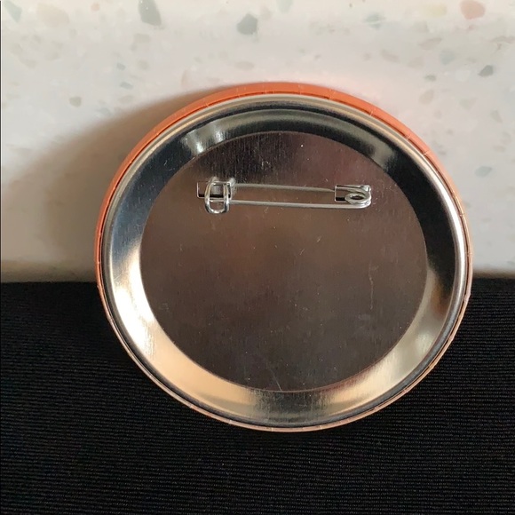 WDCC Lady & The Tramp 1997 Retirement Pin - Picture 3 of 4